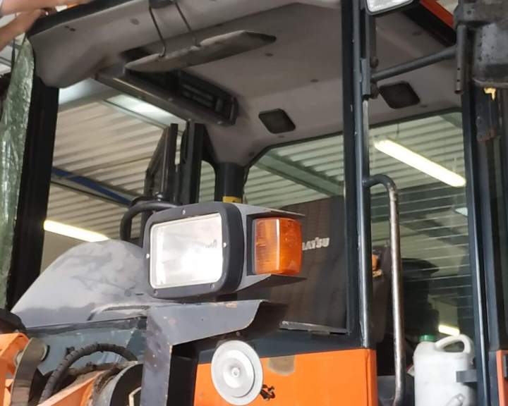 Remplacement de vitre pour engin de TP à Saint-Pourçain-sur-Sioule